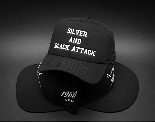 Kšiltovka New Era Silver and Black Attack  A-Frame Oakland Raiders 9FORTY Black Snapback