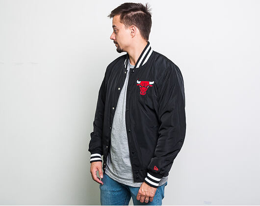 Bunda New Era Chicago Bulls NBA Team Apparel Bomber Black