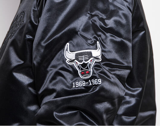 Bunda Mitchell & Ness Chicago Bulls Tough Season Satin Jacket Tonal Black