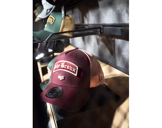 Kšiltovka New Era 9FORTY Trucker Borough