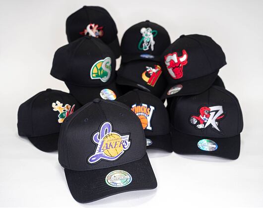 Kšiltovka Mitchell & Ness INTL839 Boston Celtics Letterman 110 Snapback