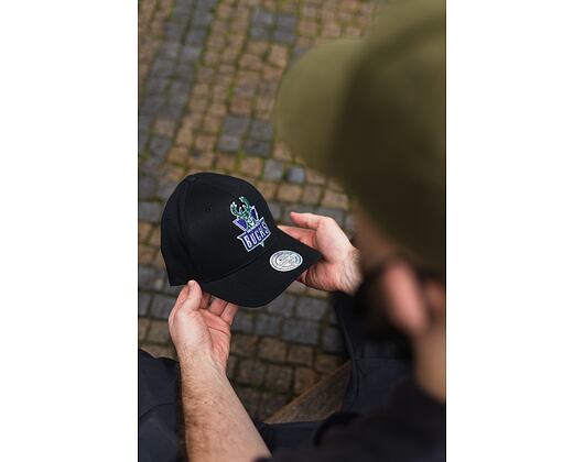 Kšiltovka Mitchell & Ness Milwaukee Bucks 537 Team Logo High Crown Black