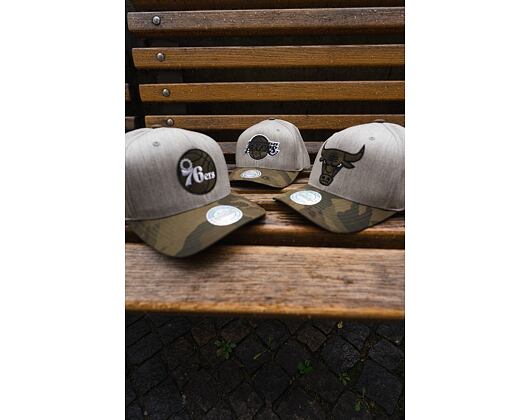 Kšiltovka Mitchell & Ness INTL851 Los Angeles Lakers Heather Camo 110 Snapback