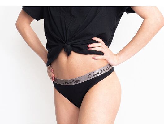 Dámské kalhotky Tanga Calvin Klein Thong QD3539E 001 Černá
