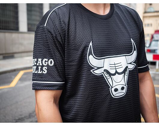 Triko New Era NBA Team Logo Oversized Chicago Bulls Black