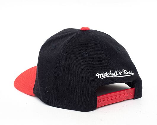 Kšiltovka Mitchell & Ness Chicago Bulls Arched Script 2 Tone 110 Snapback Black / Red