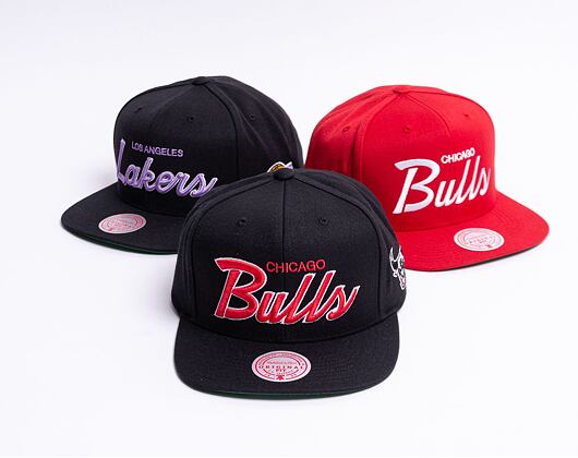Kšiltovka Mitchell & Ness Chicago Bulls Foundation Script 2 Snapback Bulls Black