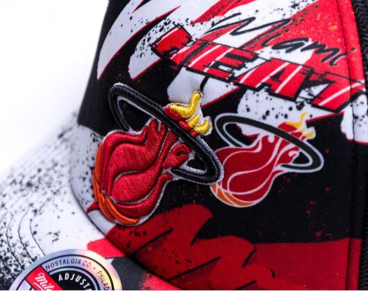 Kšiltovka Mitchell & Ness Hyper Trucker Snapback HWC Miami Heat Black