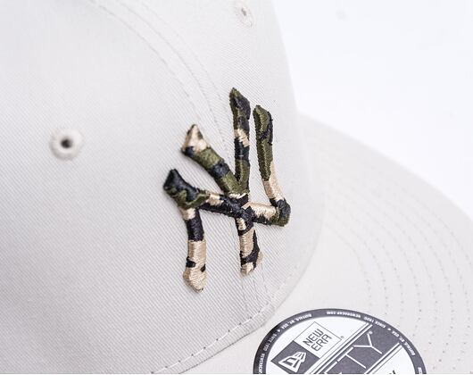 Kšiltovka New Era 9FIFTY MLB Camo Infill New York Yankees Snapback Stone/Woodland Camo