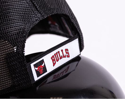 Kšiltovka New Era 9FORTY Trucker NBA Home Field Chicago Bulls Strapback Black