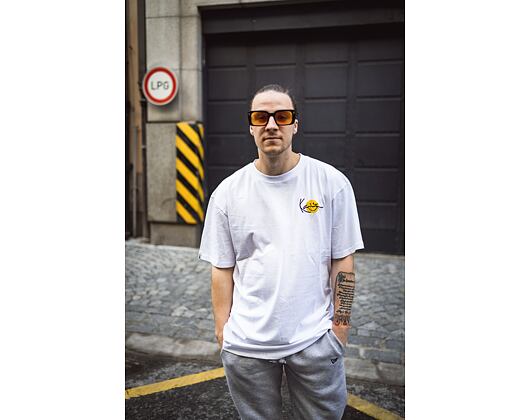 Triko Karl Kani Chest Signature Smiley print Tee white/yellow