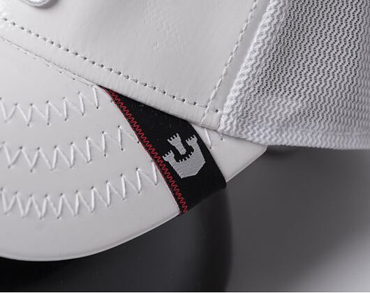 Kšiltovka Goorin - Big White Patent Leather
