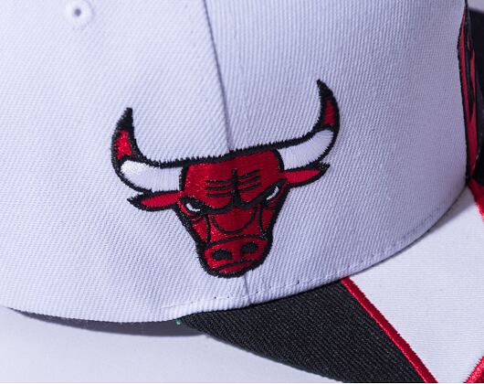 Kšiltovka Mitchell & Ness FAST TIMES SNAPBACK CHICAGO BULLS White