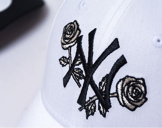 Dámská kšiltovka New Era 9FORTY Womens MLB Floral Metallic New York Yankees Optic White