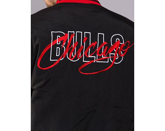 Bunda New Era Script Bomber Chicago Bulls Black / Red