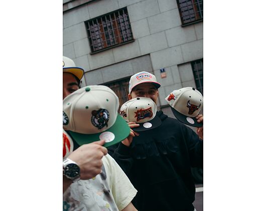 Kšiltovka Mitchell & Ness NBA Sail 2 Tone Snapback Boston Celtics Off White