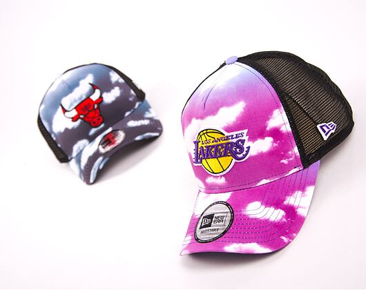 Kšiltovka New Era 9FORTY A-Frame Trucker NBA Cloud All Over Print Trucker Los Angeles Lakers Purple