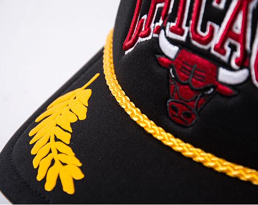 Kšiltovka Mitchell & Ness NBA Gold Leaf Trucker Bulls Black