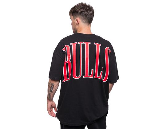 Triko New Era NBA Arch WordMark Oversized Tee Chicago Bulls Black / Front Door Red