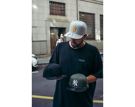 Kšiltovka New Era 9FIFTY MLB League Essential New York Yankees Stone / Papaya