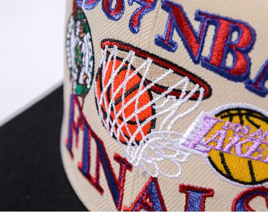 Kšiltovka Mitchell & Ness Nba Finals Remix Snapback Hwc Finals Lakers Vs. Celtics Off White