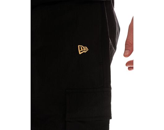 Kalhoty New Era Woven Joggers Black / Metalic Gold