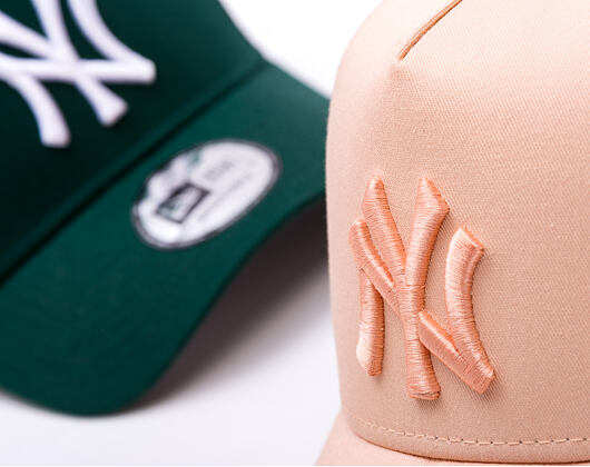 Dámská Kšiltovka New Era - MLB League Essential 9FORTY Trucker - NY Yankees - Light Pink