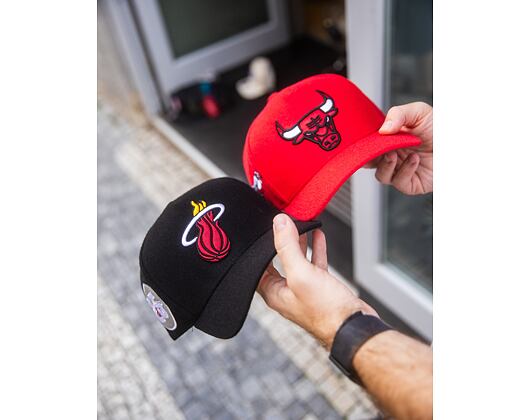 Kšiltovka Mitchell & Ness - Chicago Bulls - Kicking Wool Pro Strapback - Red