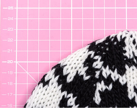 Dámský Kulich New Era - Houndstooth Beanie - Cream / Black
