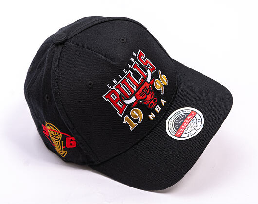 Kšiltovka Mitchell & Ness - NBA Championship Classic Red 1996 - Chicago Bulls - Black
