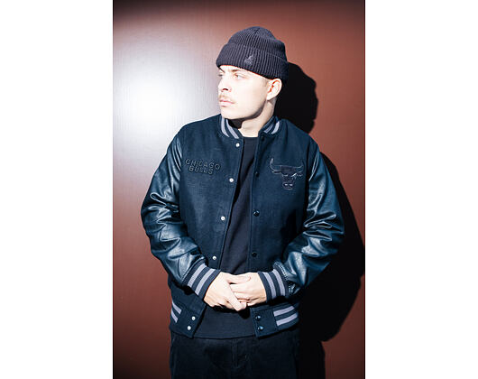 Bunda New Era - NBA Tonal Patch Varsity - Chicago Bulls - Black