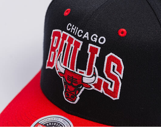 Kšiltovka Mitchell & Ness - NBA Team Arch Snapback - Chicago Bulls - Black / Red