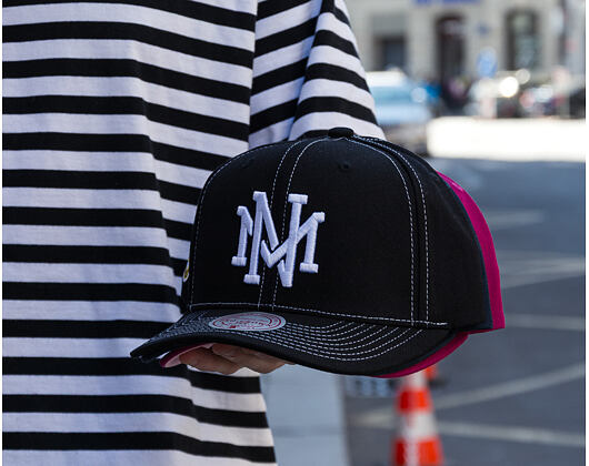Kšiltovka Mitchell & Ness  - Branded Baseline -Pro Crown Snapback - Black