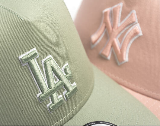 Kšiltovka New Era - MLB Outline 9FORTY A-Frame Trucker - NY Yankees - Pink Rouge / White