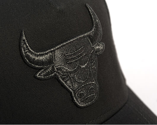 Kšiltovka New Era - NBA Metallic 9FORTY A-Frame - Chicago Bulls - Graphite