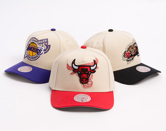Kšiltovka Mitchell & Ness - Off Tilted - NBA - Chicago Bulls - Off White