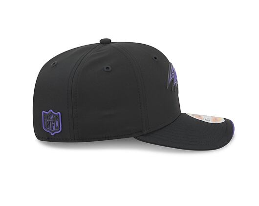 Kšiltovka New Era - NFL 2026 Sideline 9SEVENTY Stretch-Snap - Baltimore Ravens - Team Color