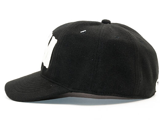 Kšiltovka Pink Dolphin Motorsports 8 Panel Black Fitted