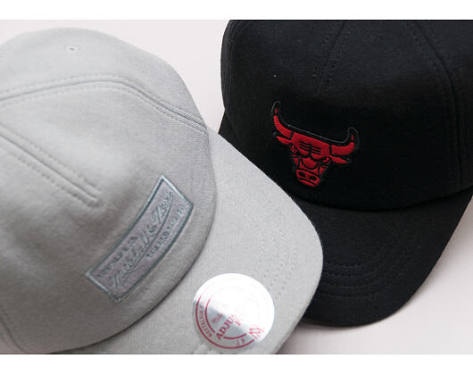 Kšiltovka Mitchell & Ness Throwback Chicago Bulls Black Snapback