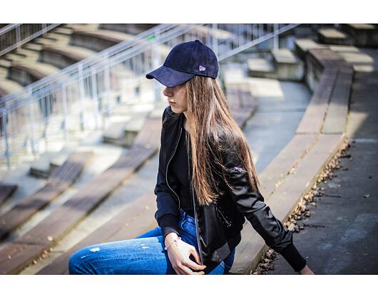 Dámská Kšiltovka New Era Suede Essential 9FORTY Black Strapback