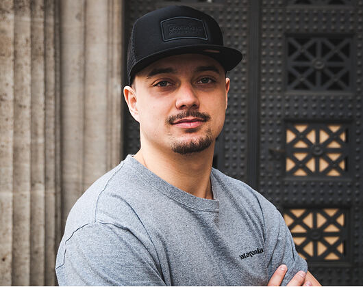 Kšiltovka New Era Emblem Foam Snap New York Yankees Black/Black 9FIFTY Snapback