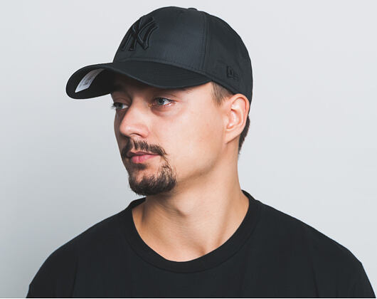 Kšiltovka New Era Nano Ripstop New York Yankees 9FORTY Black Clipback