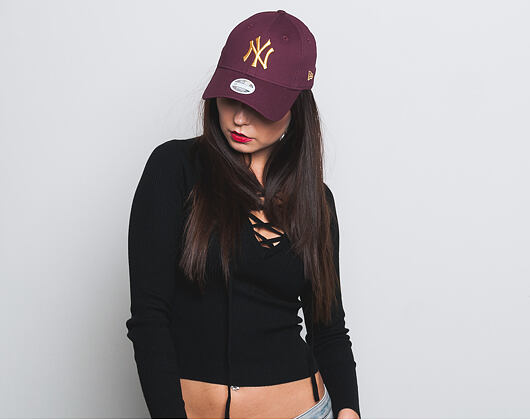 Dámská Kšiltovka New Era Essential New York Yankees 9FORTY Maroon/Gold Strapback