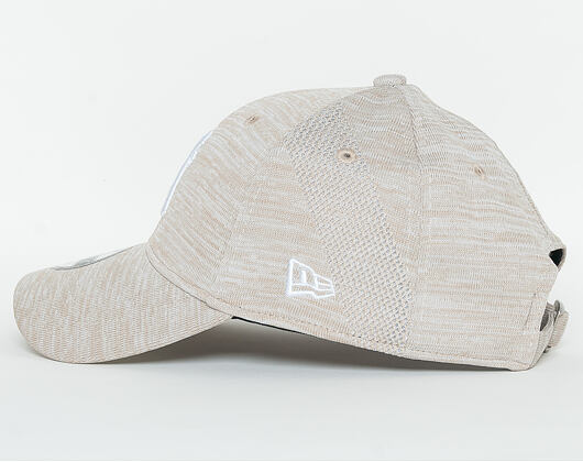 Kšiltovka New Era Engineered Fit New York Yankees 9FORTY Strapback Stone / Optic White