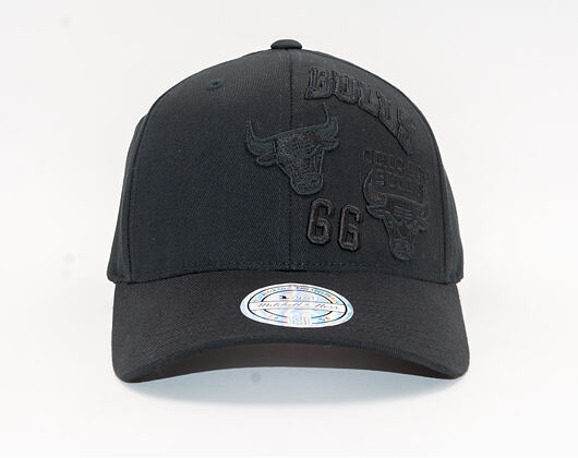 Kšiltovka Mitchell & Ness Chicago Bulls 717 Varsity ID 110
