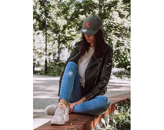 Dámská Kšiltovka New Era League Essential New York Yankees 9FORTY New Olive/Lava Red Strapback