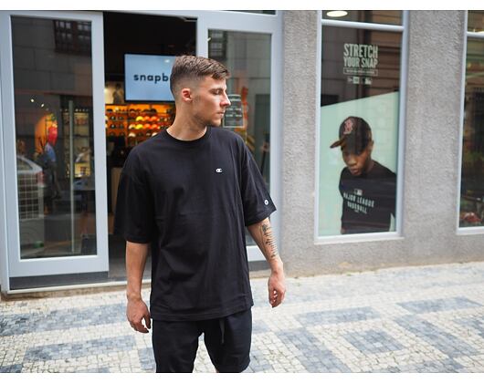Triko Champion Crewneck T-Shirt Black 215341 KK001NBK