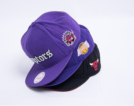 Kšiltovka Mitchell & Ness Old English Faded Snapback Chicago Bulls Black