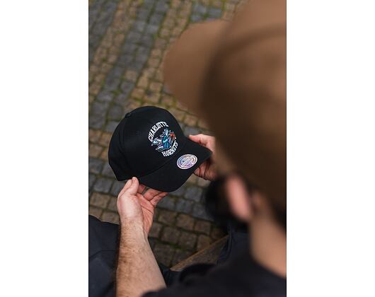 Kšiltovka MItchell & Ness Charlotte Hornets 537 Team Logo High Crown Black