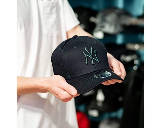 Kšiltovka New Era 9FIFTY Color Essential Stretch-Snap New York Yankees Snapback Navy / DKL
